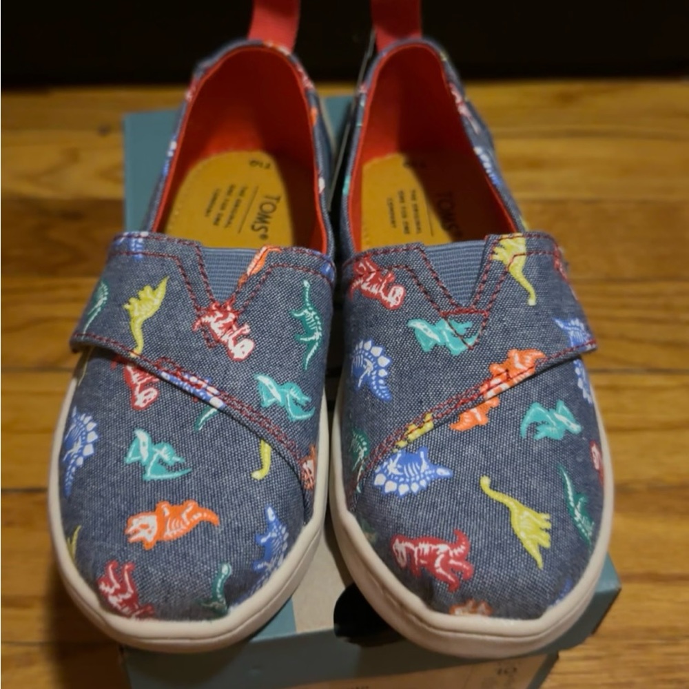 Toddler size 10  glow in the dark Dino TOMS